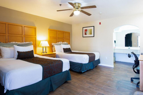2 Double Beds Room