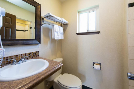 2 Double Beds Room